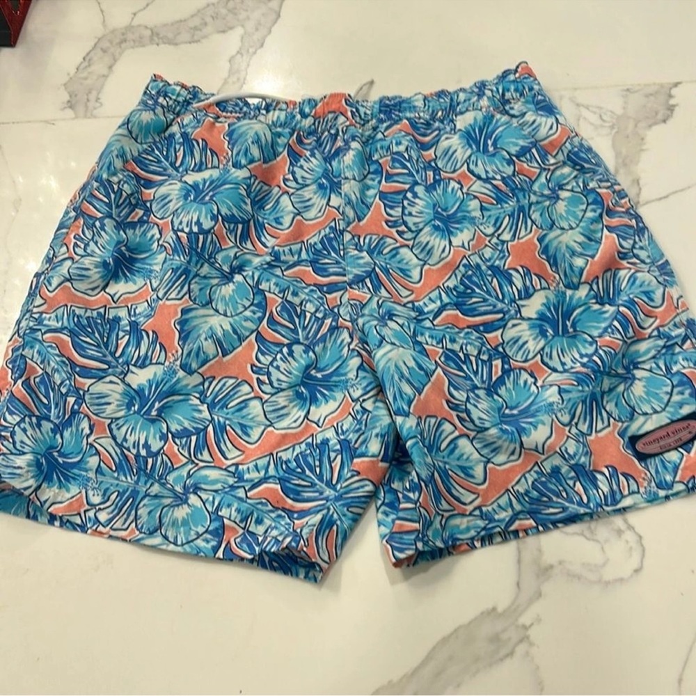 Vineyard Vines Coastal Floral Chappy Trunks. Size M